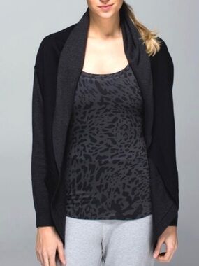 Lululemon — Cabin Yogi Wrap Cardigan Hooded Reversible Gray Black — Size M